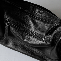 柔らかい本革ショルダーバッグ斜め掛け大容量　マチ広め収納バッグ　ブラック 3枚目の画像