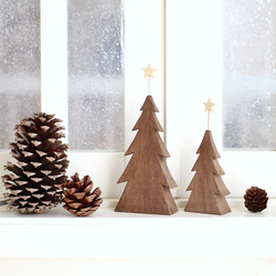 小さな木のクリスマスツリー〈ペアセット〉｜ウォールナット｜木製インテリア雑貨 2枚目の画像
