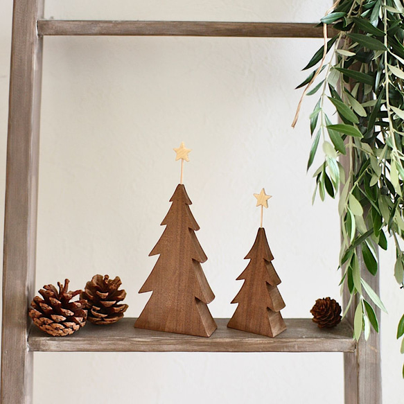 小さな木のクリスマスツリー〈ペアセット〉｜ウォールナット｜木製インテリア雑貨 4枚目の画像