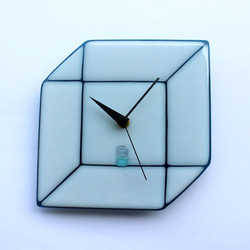 ガラス時計　立方体 　ホワイト×ブルーグレー　壁掛け時計・置時計 1枚目の画像