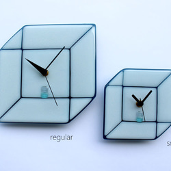 ガラス時計　立方体 　ホワイト×ブルーグレー　壁掛け時計・置時計 5枚目の画像
