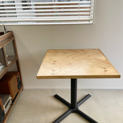 ヘリンボーンテーブル　W700×D700 ダイニングテーブル　カフェテーブル 2枚目の画像