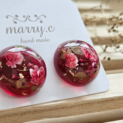 和ガーリーなワインレッド色あめ玉ピアス・イヤリングmarry.c's handmadeaccessory 5枚目の画像