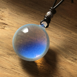 ブルームーンストーン色のガラスネックレス＊青色乳白色の癒しカラー