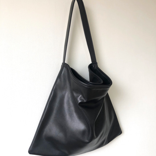 定番のお歳暮 牛革ワンショルダーバッグ【黒】 ショルダーバッグ tou. 通販 バッグ