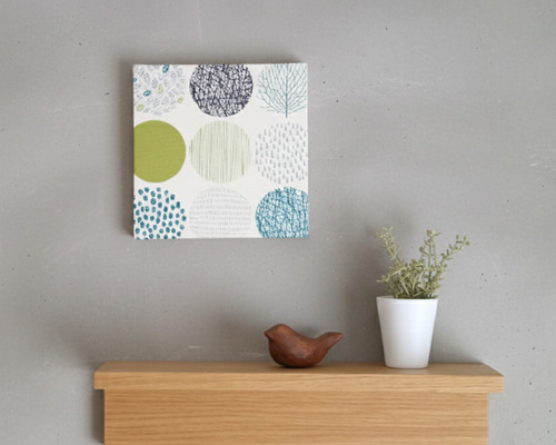 玄関やリビングに｜ファブリックパネル［ 大きな北欧まる柄 ］20x20cm