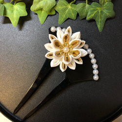 つまみ細工  バチ型かんざし  ゴールド・シルバーパール 6枚目の画像