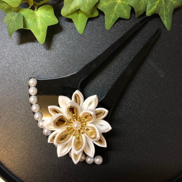 つまみ細工  バチ型かんざし  ゴールド・シルバーパール 5枚目の画像