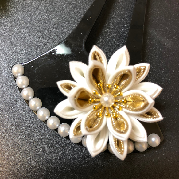 つまみ細工  バチ型かんざし  ゴールド・シルバーパール 2枚目の画像