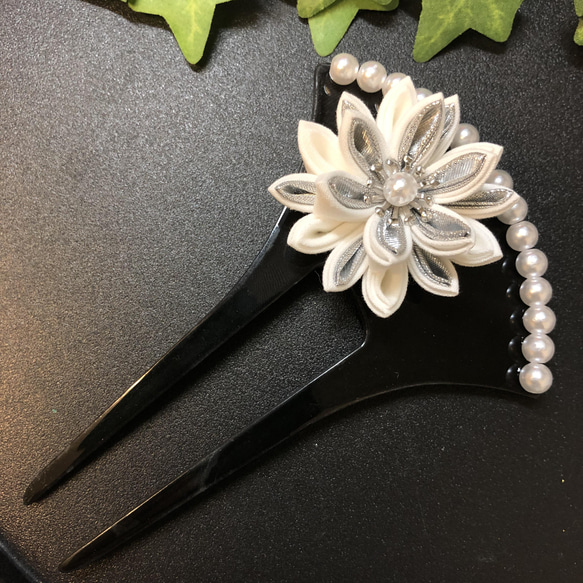 つまみ細工  バチ型かんざし  ゴールド・シルバーパール 7枚目の画像