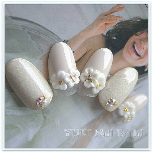 レースとぷっくりフラワーネイル ネイルチップ（つけ爪） yuki-nail