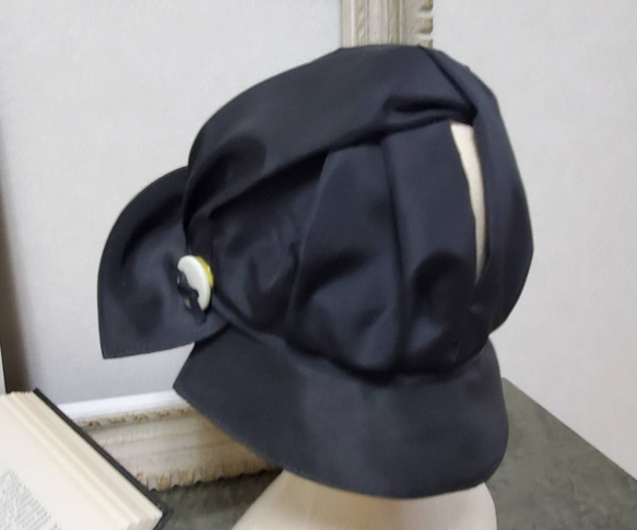纏う…装いの帽子【立体裁断で組み立てたドレープが個性的な帽子】バックにしまえる便利な帽子　 7枚目の画像