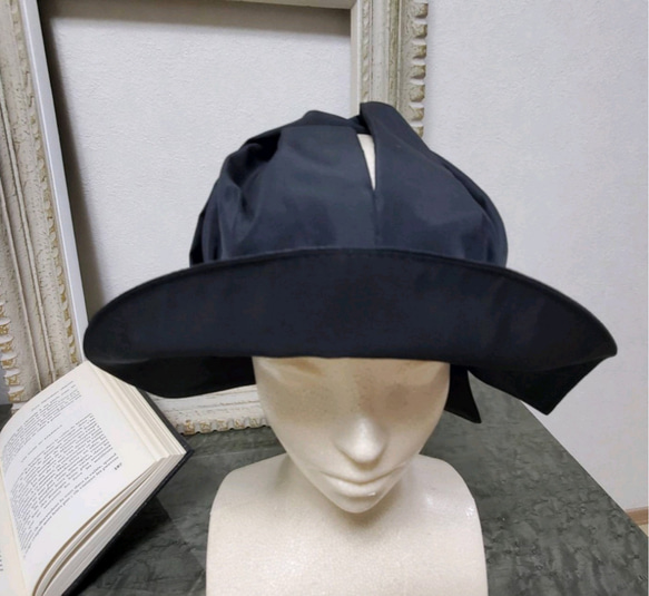 纏う…装いの帽子【立体裁断で組み立てたドレープが個性的な帽子】バックにしまえる便利な帽子　 5枚目の画像