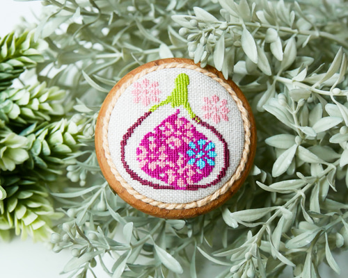 イチジク フィグ 無花果 刺繍くるみボタンブローチ/ヘアゴム Fruits