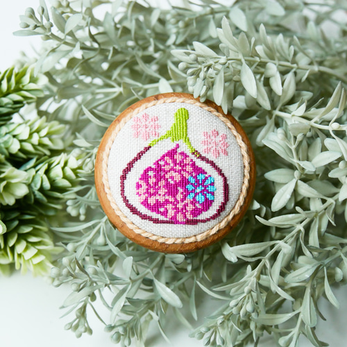 イチジク フィグ 無花果 刺繍くるみボタンブローチ/ヘアゴム Fruits