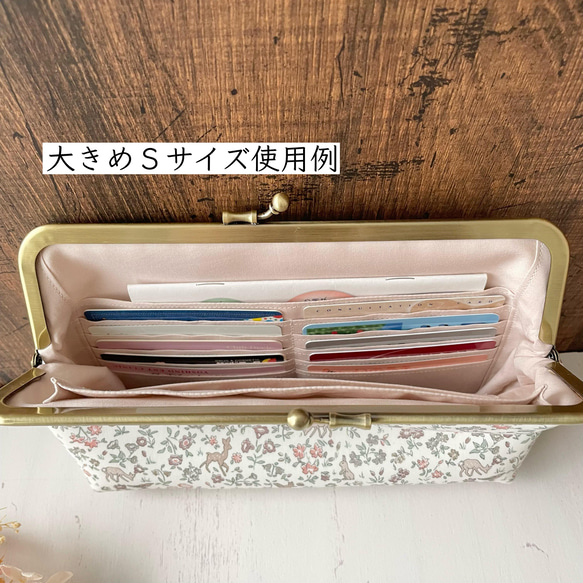 ポケットたくさん！がま口 大きめSサイズ 母子手帳ケース  A6 ポーチ ネイビー　ミニタンバリン　刺繍　母の日 5枚目の画像