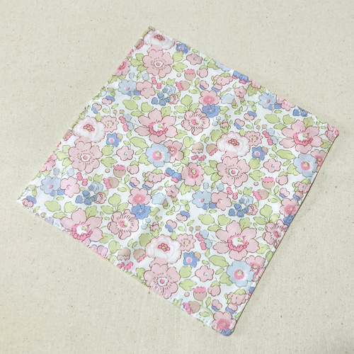 左側　リバティ　ハーフハンカチ☆ベッツィ 33f5212796f2064605d952025e8aaa