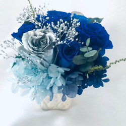 プリザーブドフラワー幸福の青い薔薇とシルバーのローズの魔法の枯れないお花【リボンラッピング付き】 4枚目の画像