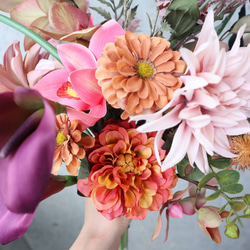 大人ピンクとテラコッタの胡蝶蘭やアンスリウムを束ねた品のあるブーケ♡ウェディングブーケ　アーティフィシャルフラワーブーケ 3枚目の画像