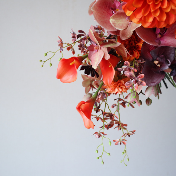 魅力引き立つテラコッタ洋マムや胡蝶蘭のトレンドブーケ♡ リリー ウェディングブーケ アーティフィシャルフラワー 誕生日