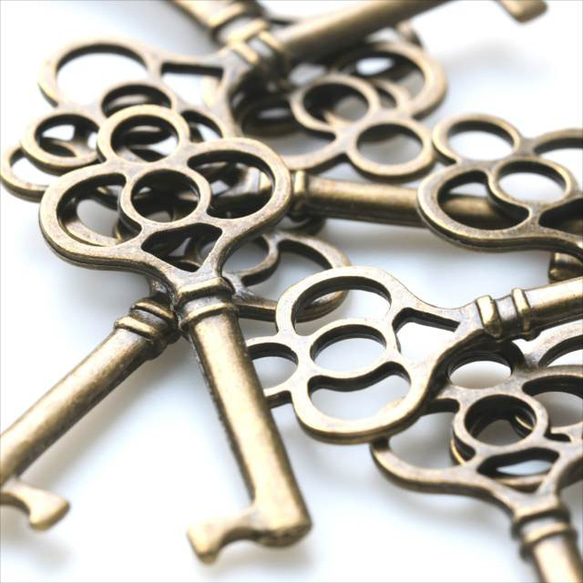 古董吊飾 10 件鑰匙四葉形中型金色美孔零件金屬吊飾 (c10-68) 第3張的照片