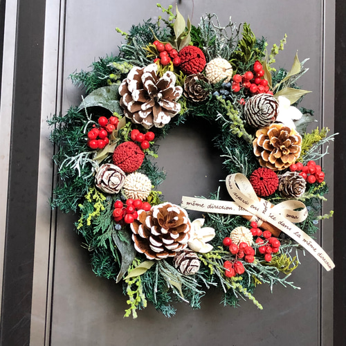 森の恵み ペッパーベリーと木の実のクリスマスリース プリザーブド