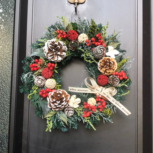 森の恵み ペッパーベリーと木の実のクリスマスリース プリザーブド