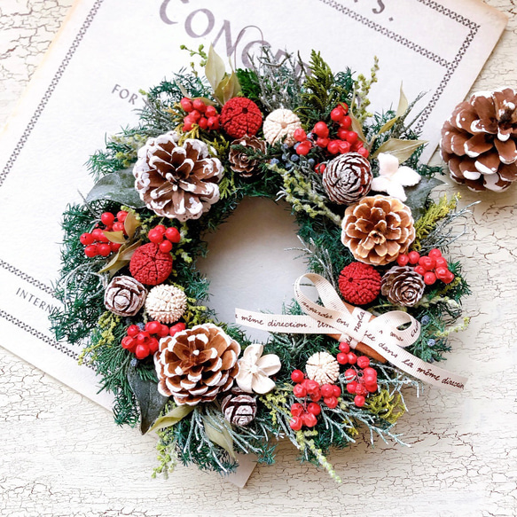 森の恵み ペッパーベリーと木の実のクリスマスリース プリザーブド