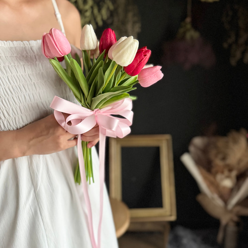 可愛いピンクチューリップ×スイートピークラッチブーケ☆ブートニア ピンクチューリップ×かすみ草クラッチブーケ☆ブートニア