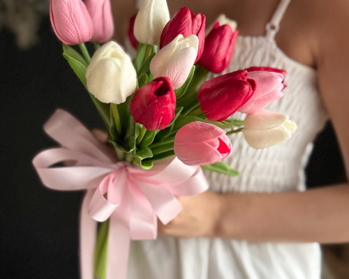 ピンク赤チューリップクラッチブーケ☆ブートニア ブーケ ほうき星