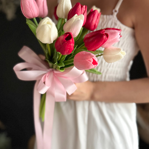 ピンク赤チューリップクラッチブーケ☆ブートニア ブーケ ほうき星