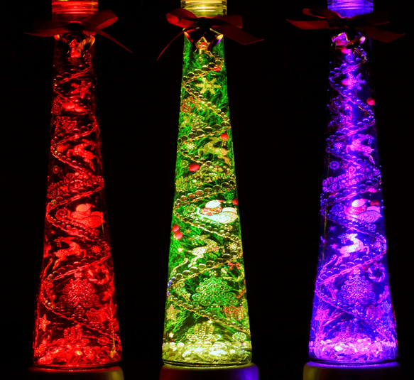 光るクリスマスツリー「ガラスの中のクリスマス　サンタクロースL」LEDライト付き　クリスマスハーバリウム 1枚目の画像