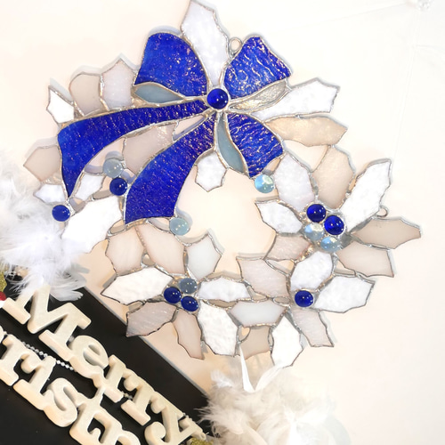 ✴︎:.。青と白の静謐な輝き・ステンドグラスクリスマスリース ✴︎:.｡青と白の静謐な輝き・ステンドグラスクリスマスリース リース