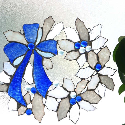 ✴︎:.。青と白の静謐な輝き・ステンドグラスクリスマスリース ✴︎:.｡青と白の静謐な輝き・ステンドグラスクリスマスリース リース