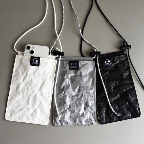 超軽量！撥水スマホショルダー｜雨の日も安心の撥水仕様（黒・シルバー