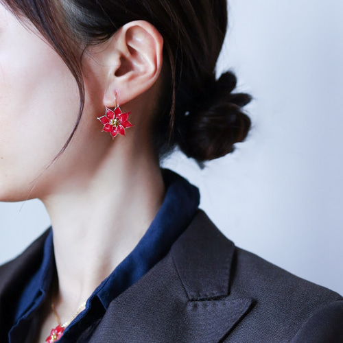 冬咲き⁂ ポインセチアのピアス/イヤリング/ノンホールピアス