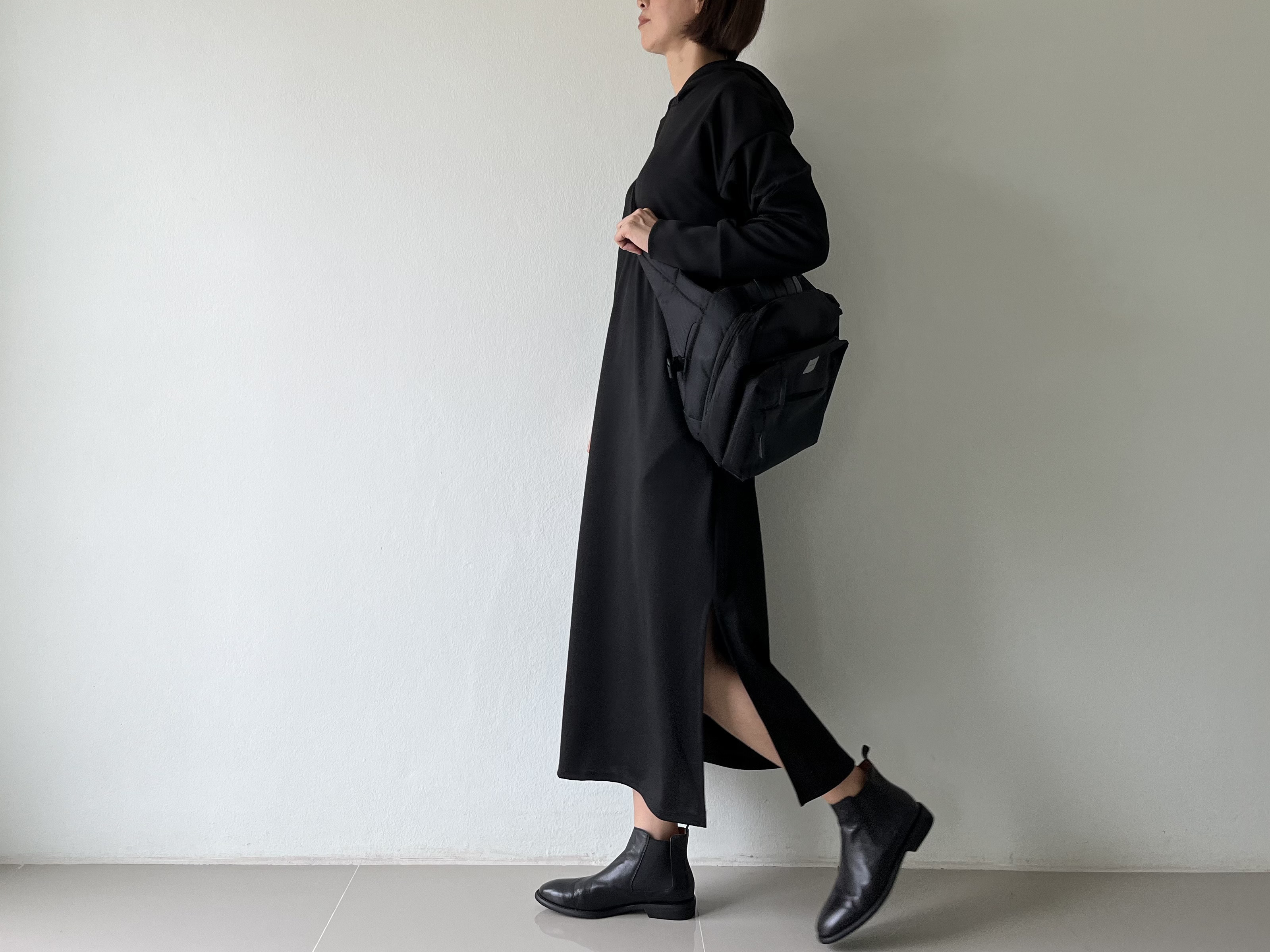 スリットがポイント♡ラフに着て女性らしく。程よく甘さを添えた大人パーカーロングワンピース。黒