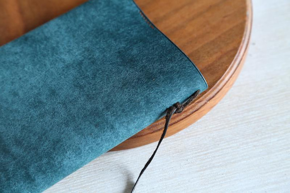 ブックカバー 文庫本サイズ　ペトロリオ（青緑）【イタリアンレザー プエブロ】 4枚目の画像