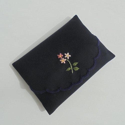 手刺繍ポケットティッシュケース お受験用にも わすれな草