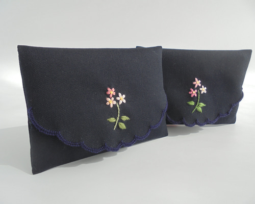 手刺繍ポケットティッシュケース お受験用にも わすれな草