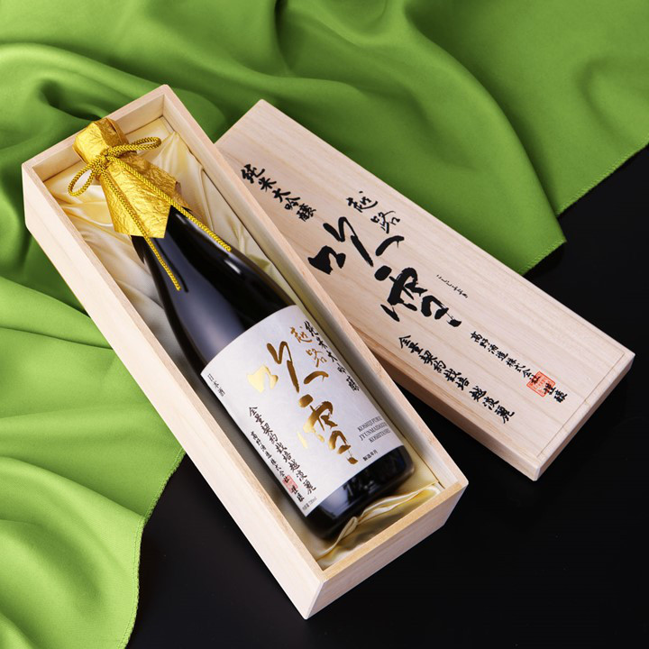 越路吹雪 純米大吟醸 越淡麗35 720ml 桐箱入 甘口 お酒 日本酒 新潟 高野酒造(1002)