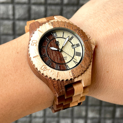【木製腕時計】EINBAND Meer ダイバーウォッチ 木の時計 天然ウッド クルミ＆メイプル【42mm】 7枚目の画像