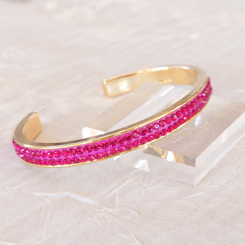 クリスタルルビーの煌めくバングル スワロフスキー ブレスレット