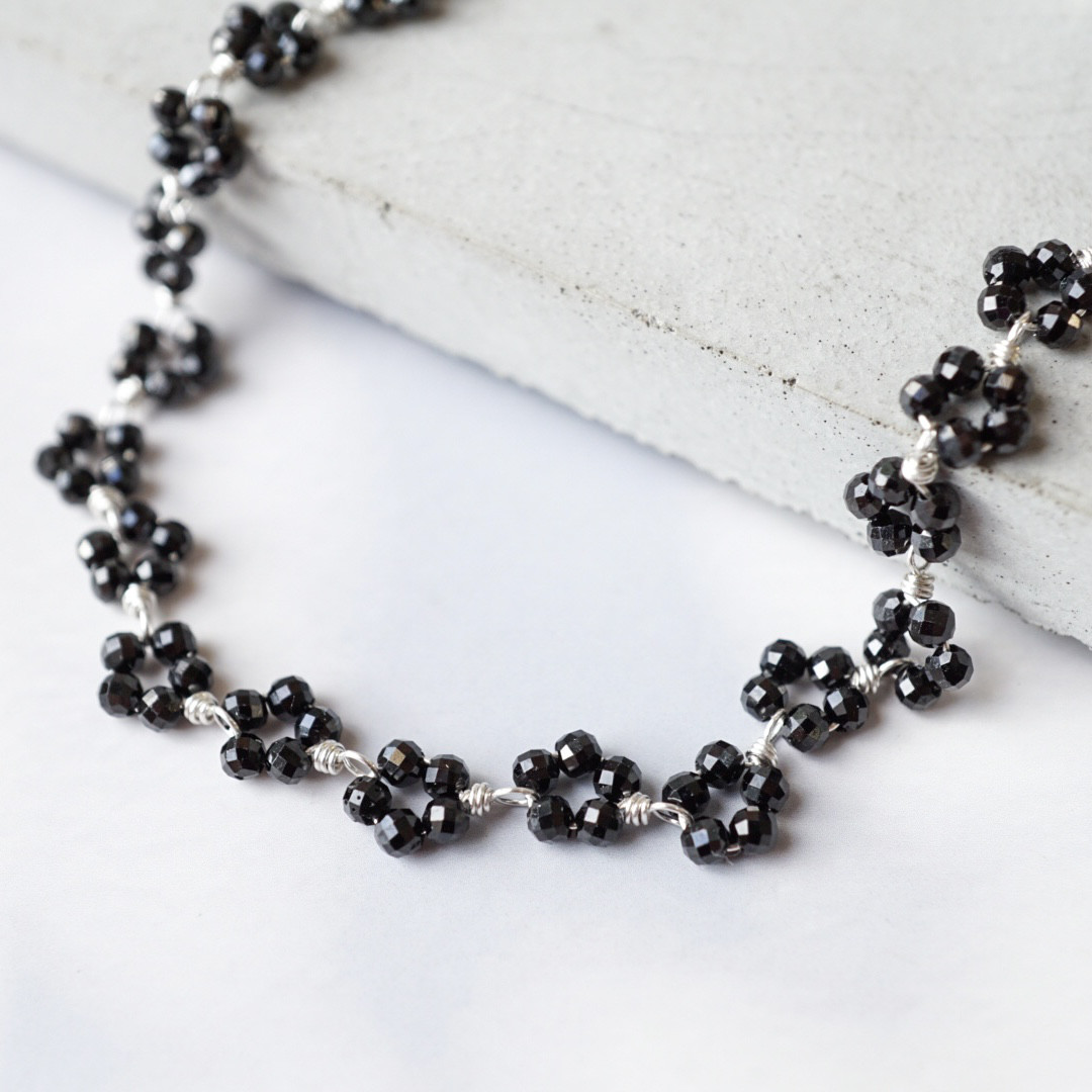 【選べる長さ】「カメリアの花冠」ブラックスピネル 天然石 誕生石 ブレスレット シルバー silver925