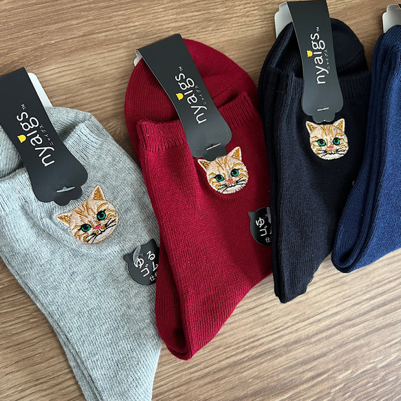 毛並みまで感じるリアル猫さん刺繍の靴下『トラTORA』 2枚目の画像