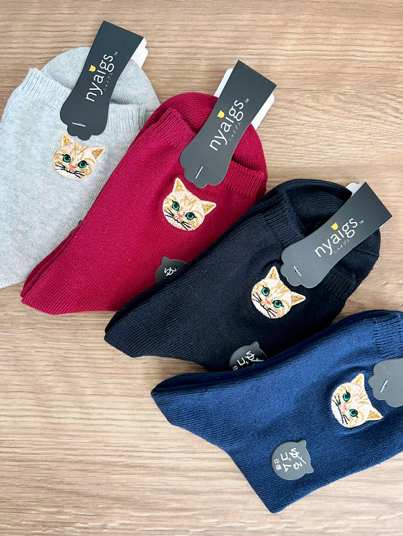 毛並みまで感じるリアル猫さん刺繍の靴下『トラTORA』 1枚目の画像