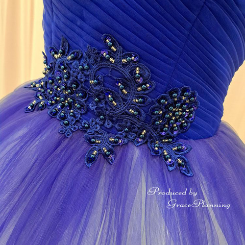 青と白の花柄ストラップレスドレス　新品 青と白の花柄ストラップレスドレス 新品 青と白の花柄ストラップ