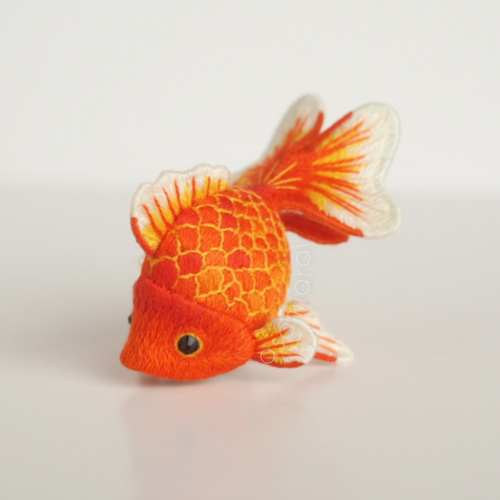 立体刺繍オブジェ】手毬金魚 リュウキンモデル「紅-beni」 その他置物