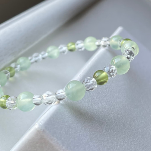 プレナイトと水晶のブレスレット