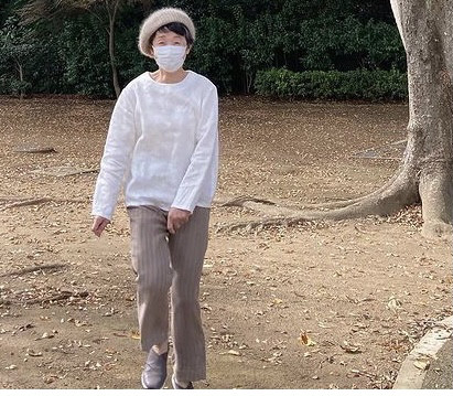 No1麻/リネン100％涼しい体型カバーTブラウス（白・紺・黒・ピンク・黄・浅葱/半袖・長袖・クルー＆Vネック）